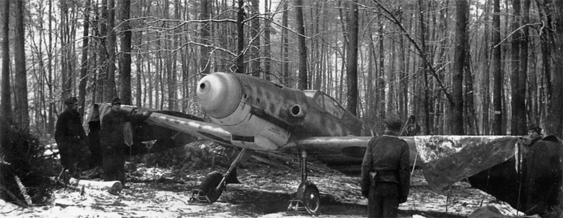 Messerschmitt Bf 109G14 Erla 12.JG53 Blue 4 WNr 462789 Germany 13th Jan 1945 01