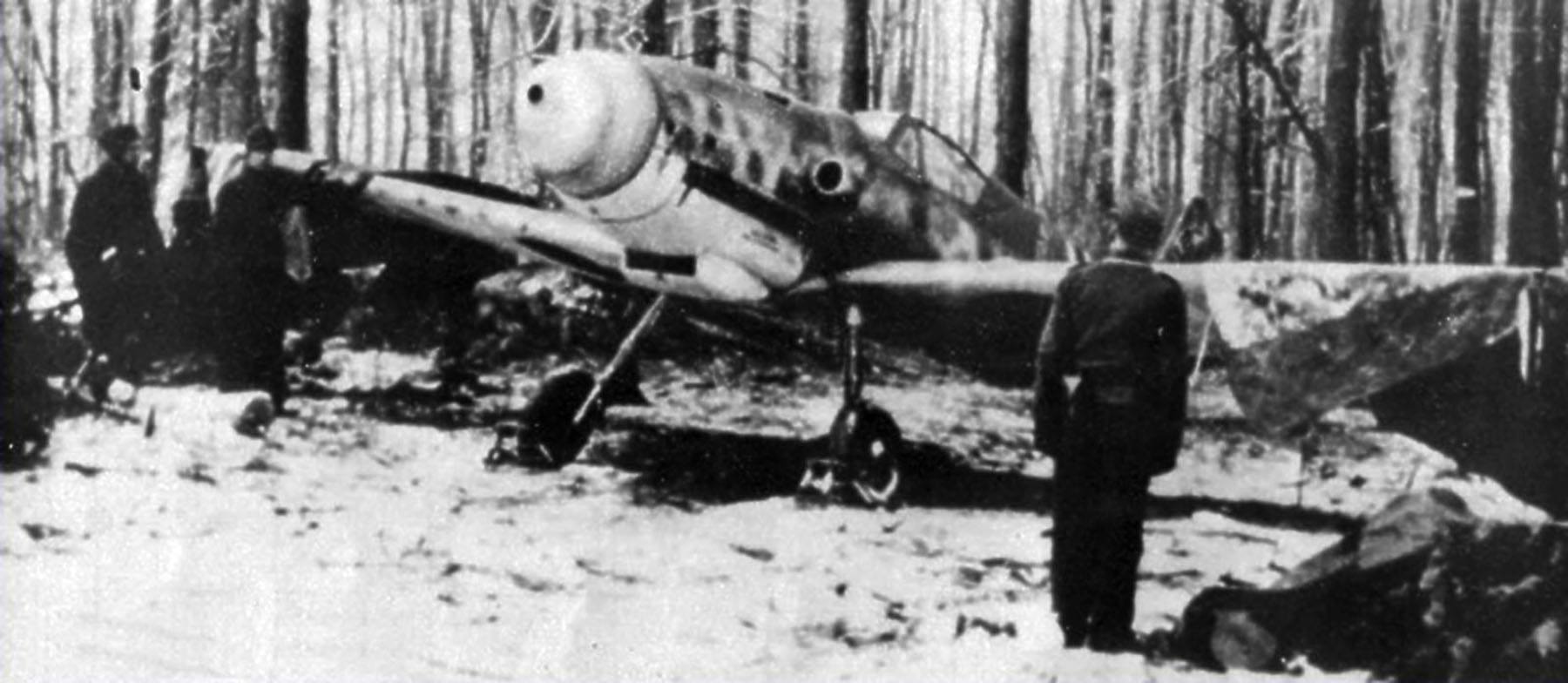 Messerschmitt Bf 109G14 Erla 12.JG53 Blue 4 WNr 462789 Germany 13th Jan 1945 03