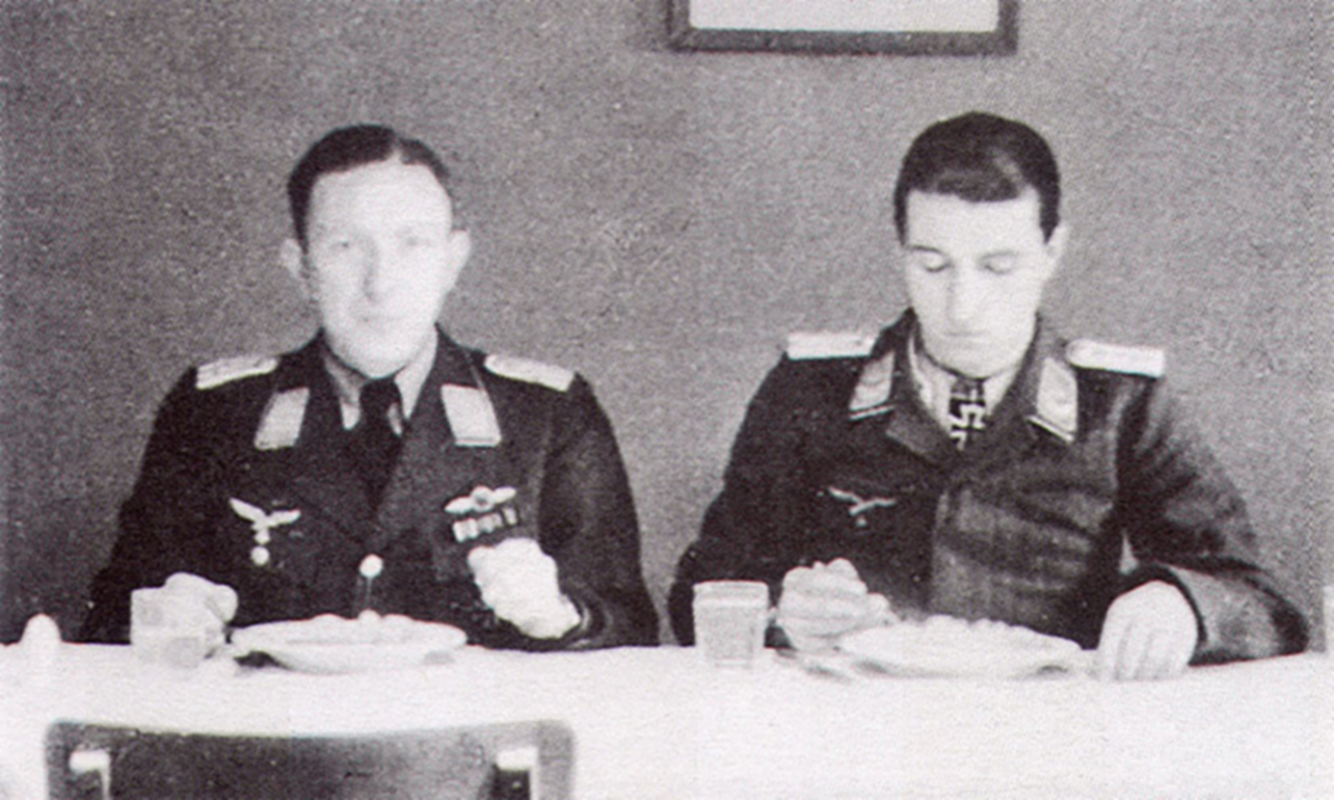 Aircrew Luftwaffe JG54 ace Walter Nowotny and Heinz Lange Russia 1942 01