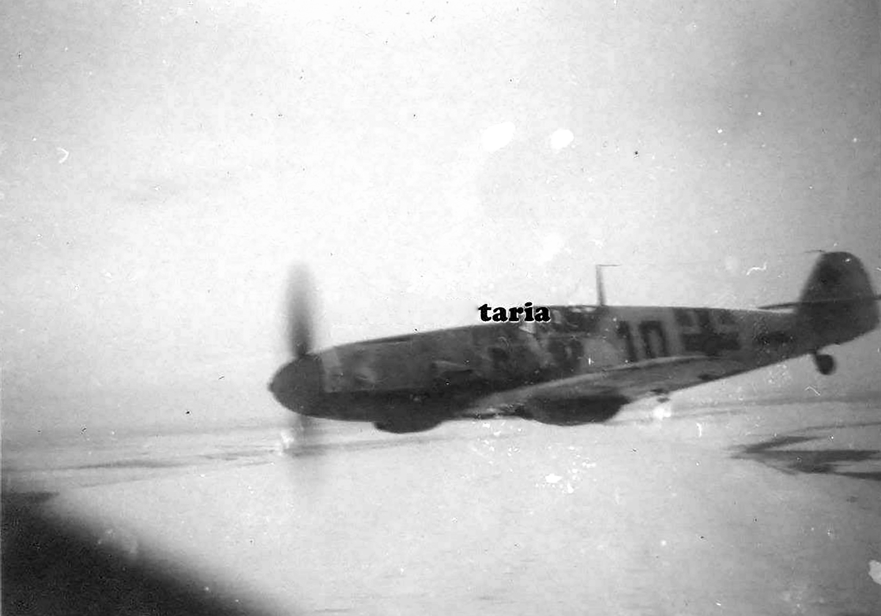 Messerschmitt Bf 109G II.JG54 escorting Bf 110 from 4(H)33 over Leningrad 1943 ebay1
