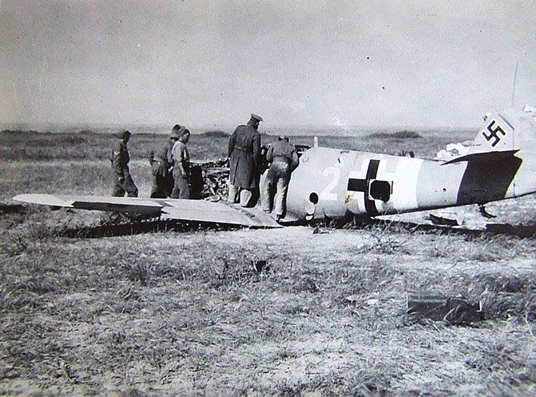 Messerschmitt Bf 109G2Trop 3.JG77 Yellow 2 belly landed abandoned North Africa 1942 ebay 01