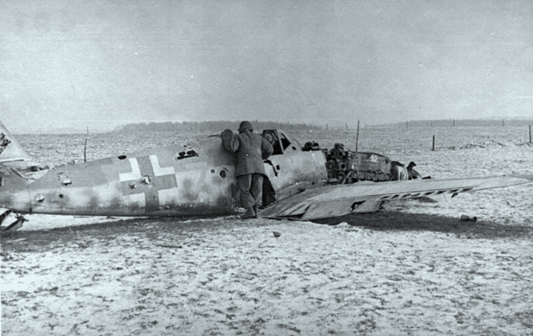 Asisbiz Messerschmitt Bf 109G14 4.JG77 Blue 7 shot down near