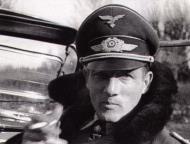 Asisbiz Aircrew Luftwaffe JG77 ace Gordon Gollob Russia October 1942 01