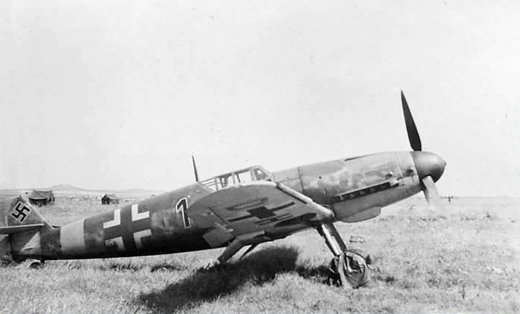 Messerschmitt Bf 109G2 Black 1 Stkz DH+UC WNr 13554 unknown unit and location 1942 01