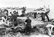 Asisbiz Messerschmitt Bf 109G6 Stkz GI+LW 76006 GI+LV 760005 n GI+LT 95002 manufactured in Hungary SZPhoto1