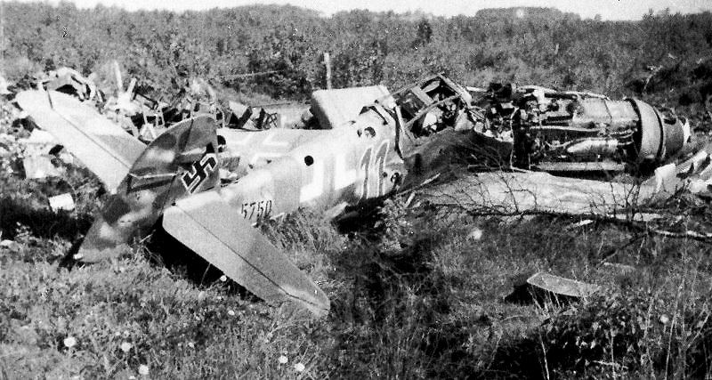 Messerschmitt Bf 109K4 Black 11 8 WNr 5750 1945 01