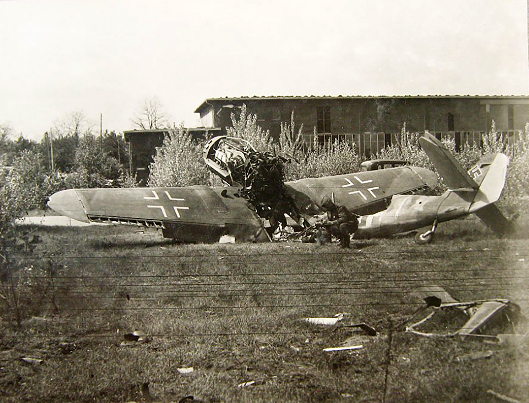 Messerschmitt Bf 109K4 may be a JG52 machine lies abandoned Apr 1945 eBay 01