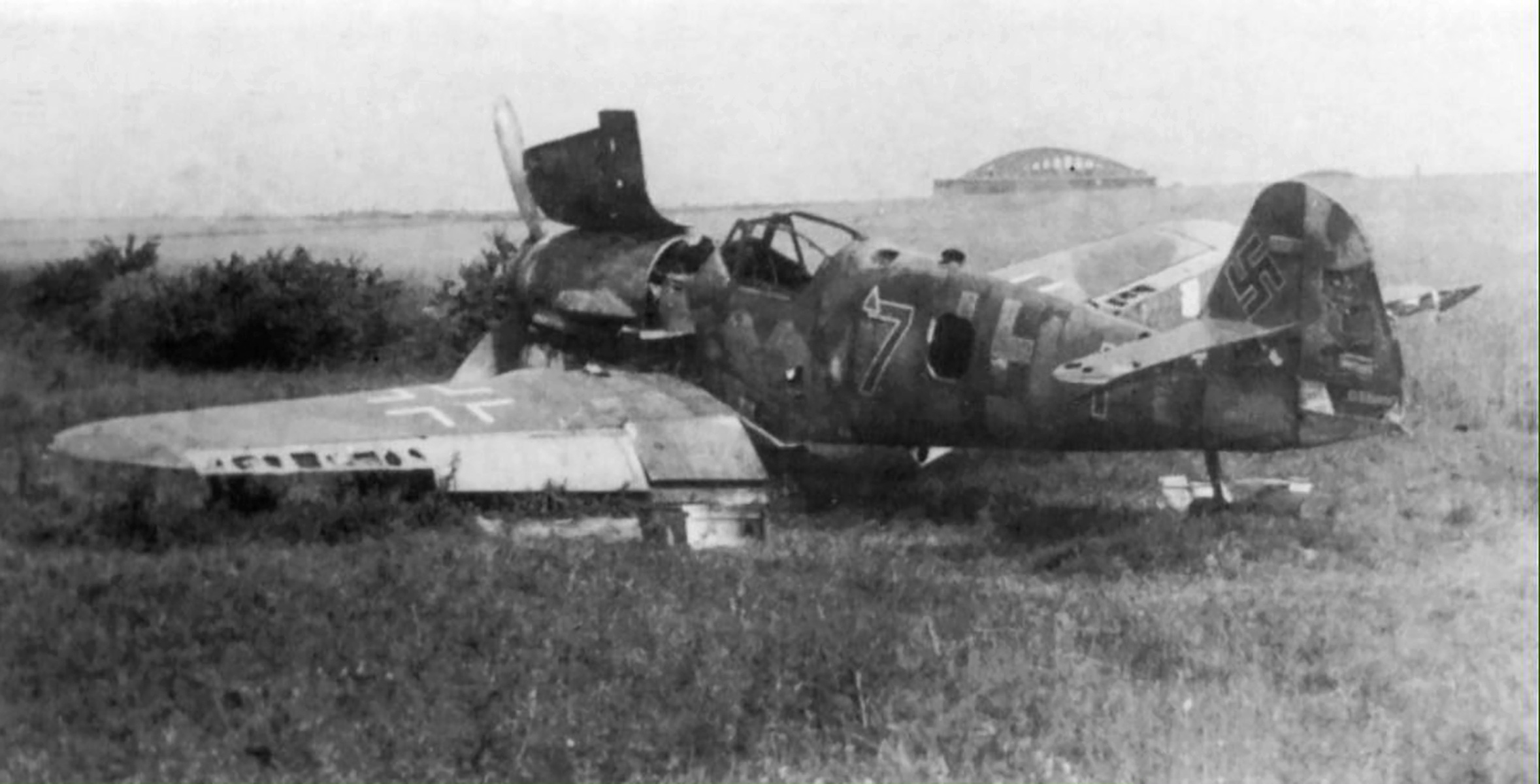 Messerschmitt-Bf-109K4-12.JG27-Blue-7-ba