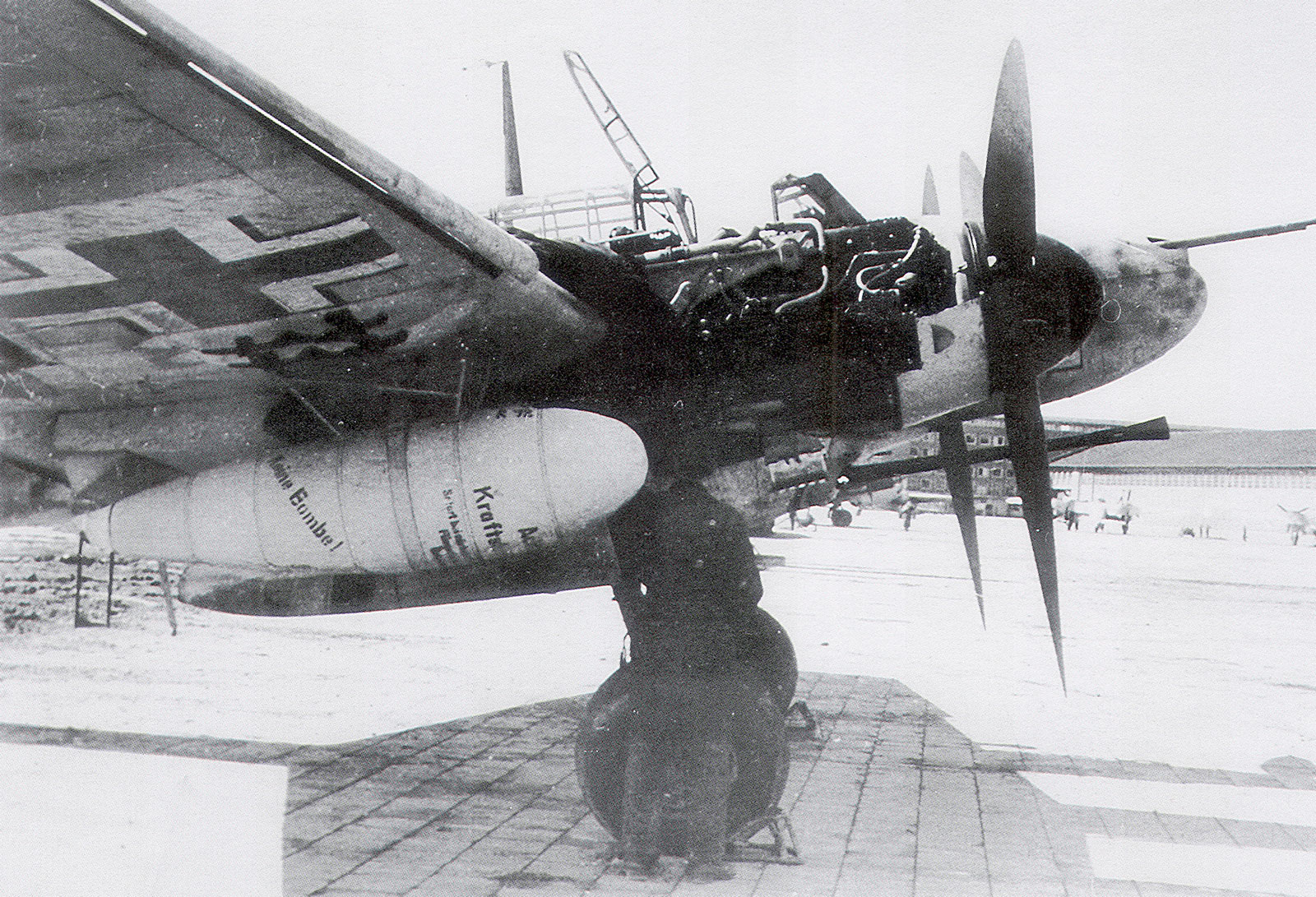 Asisbiz Messerschmitt Bf 110g Zerstorer Showing The R1 A 37mm Flak Canon Or Flak 18 04