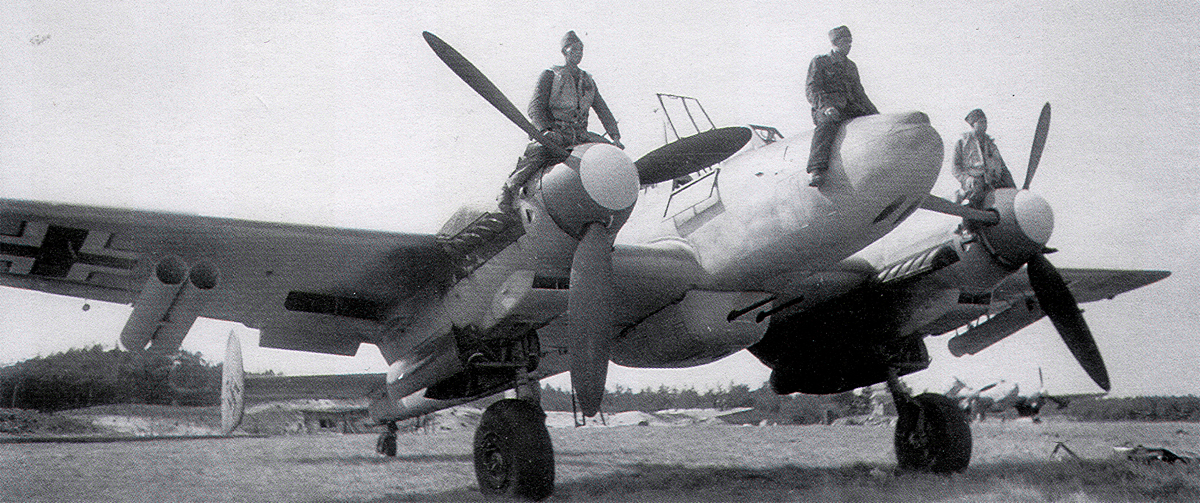 Messerschmitt Bf 110G Zerstorer with the 21cm Werfergranate Mortar 01