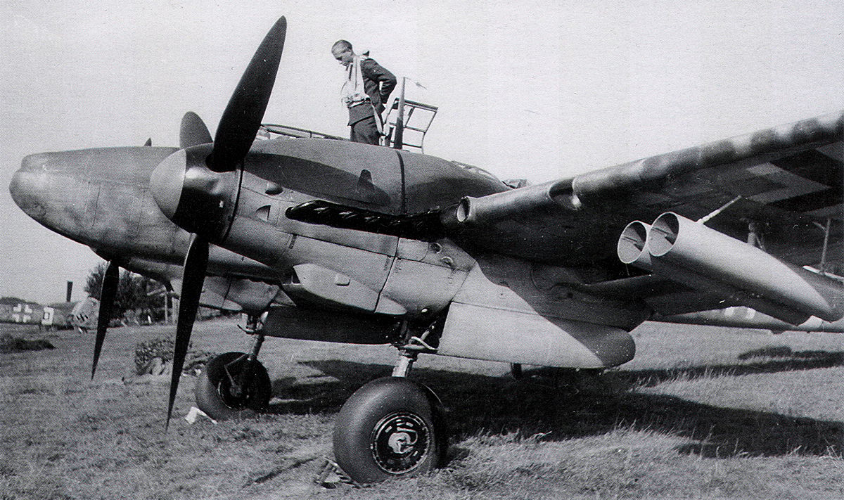 Messerschmitt Bf 110G Zerstorer with the 21cm Werfergranate Mortar 02