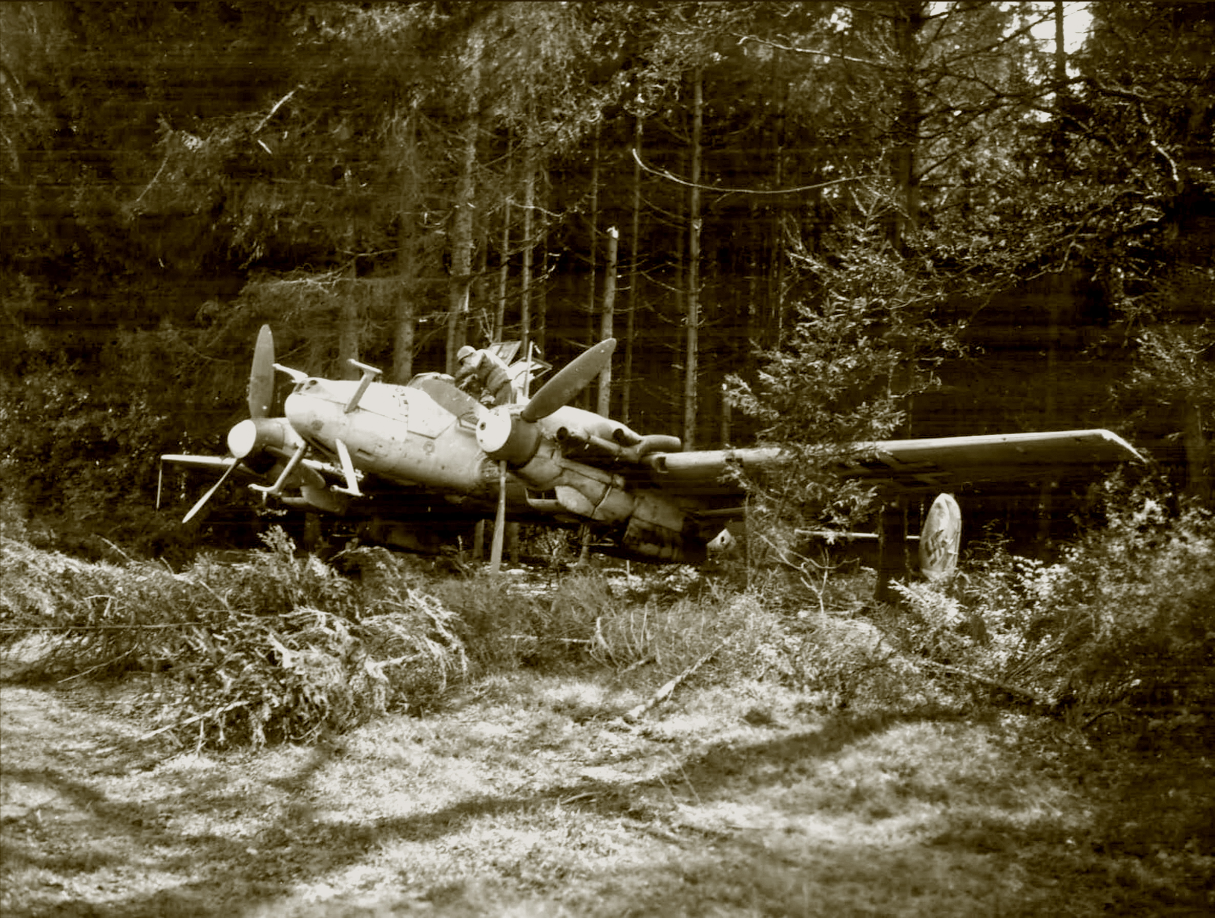 Messerschmitt Me 110G4 abandoned in Munich Germany 1945 ebay 01