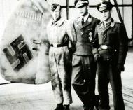 Asisbiz Aircrew Luftwaffe pilot Wilhelm Johnen with Paul Mahle 1944 01