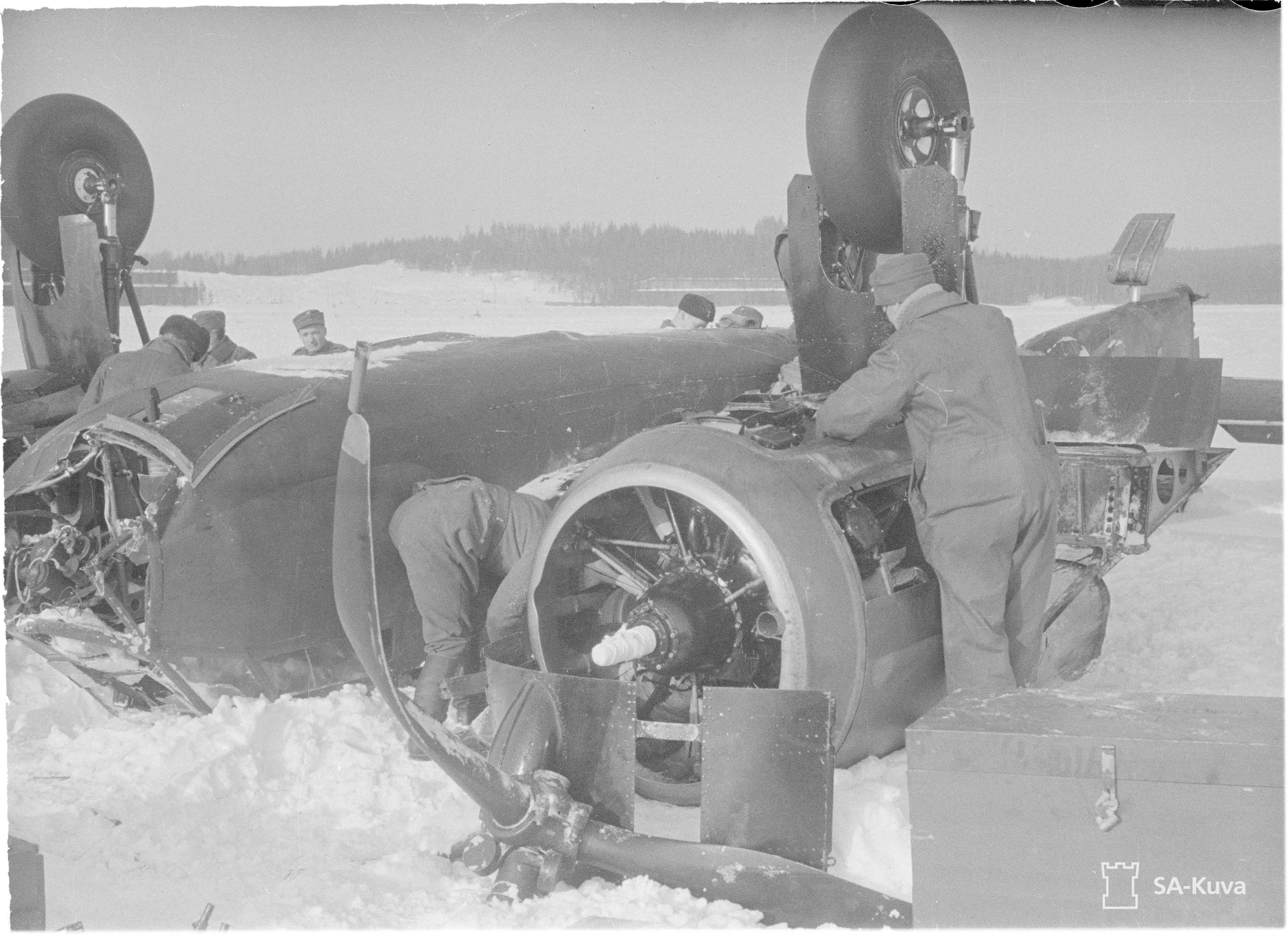 Bristol Blenheim I FAF LeLv42 BL134 landing mishap at Tikkakoski 8th Mar 1940 5962