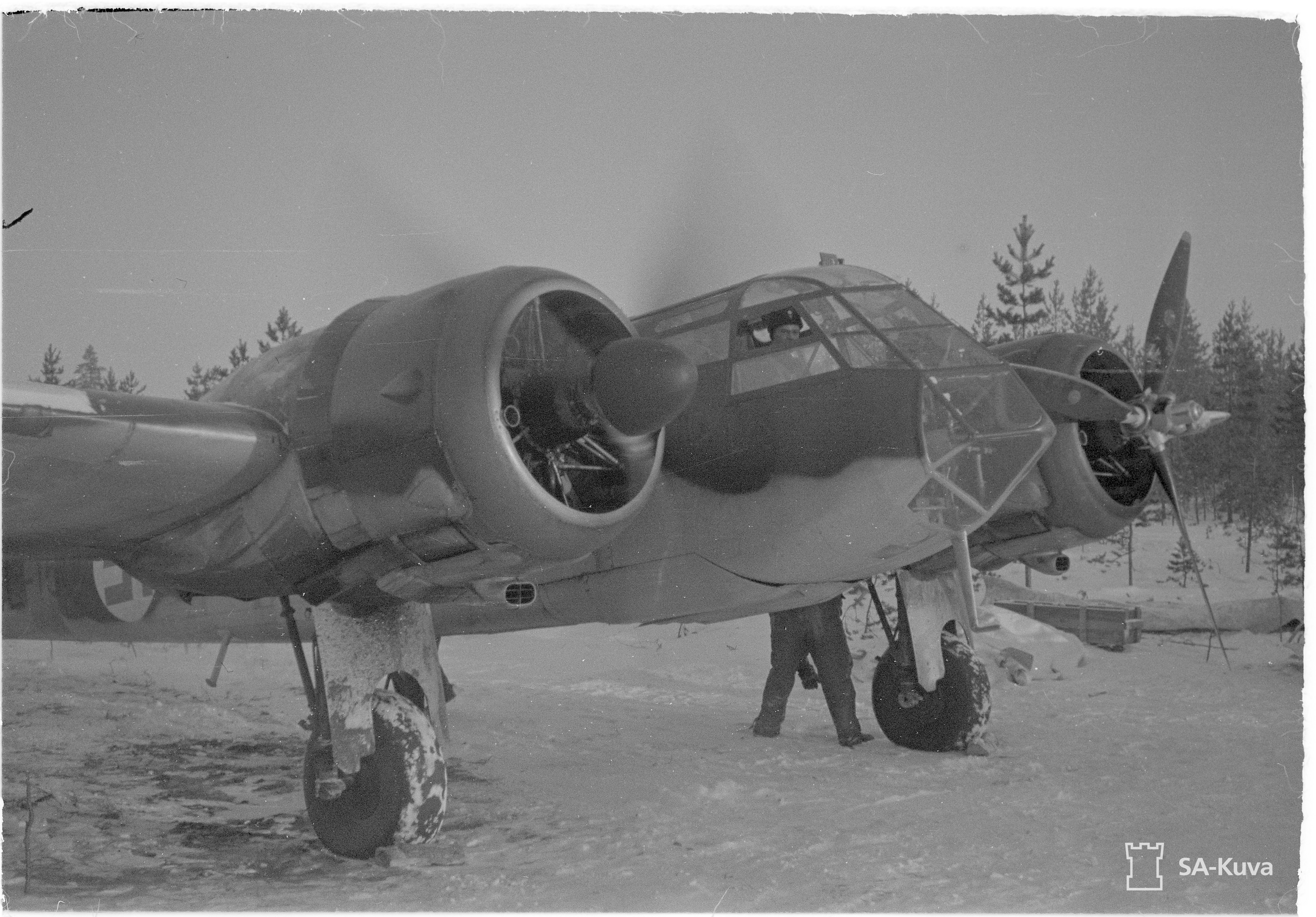 Bristol Blenheim I FAF LeLv42 at Joensuu preparing to bomb Muurmann Railway 15th Dec 1941 04