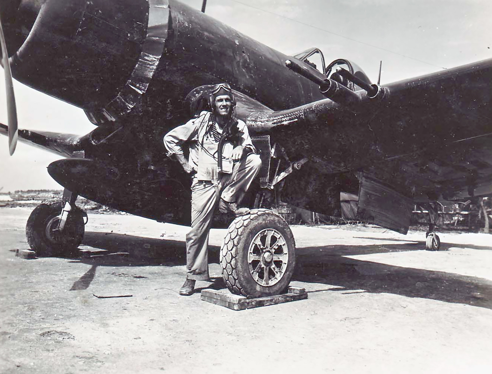 Aircrew Maj Chamberlain CO VMF-314 with F4U-1C c 1945 01