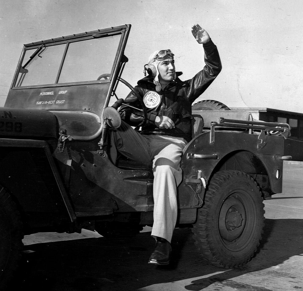 Aircrew USMC 1st Lt Stanley T 'Chief' Synar VMF-112 1943 01