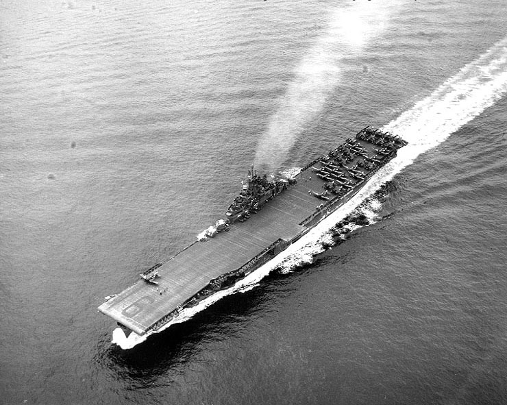 CV 9 USS Essex flight deck as its heads towards Japan 1945 02