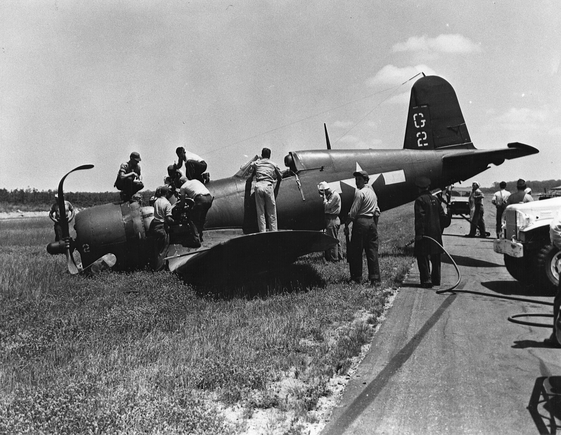 Vought F4U-1A Corsair VBF 3 White G2 landing mishap at NAS Wildwood NJ 01