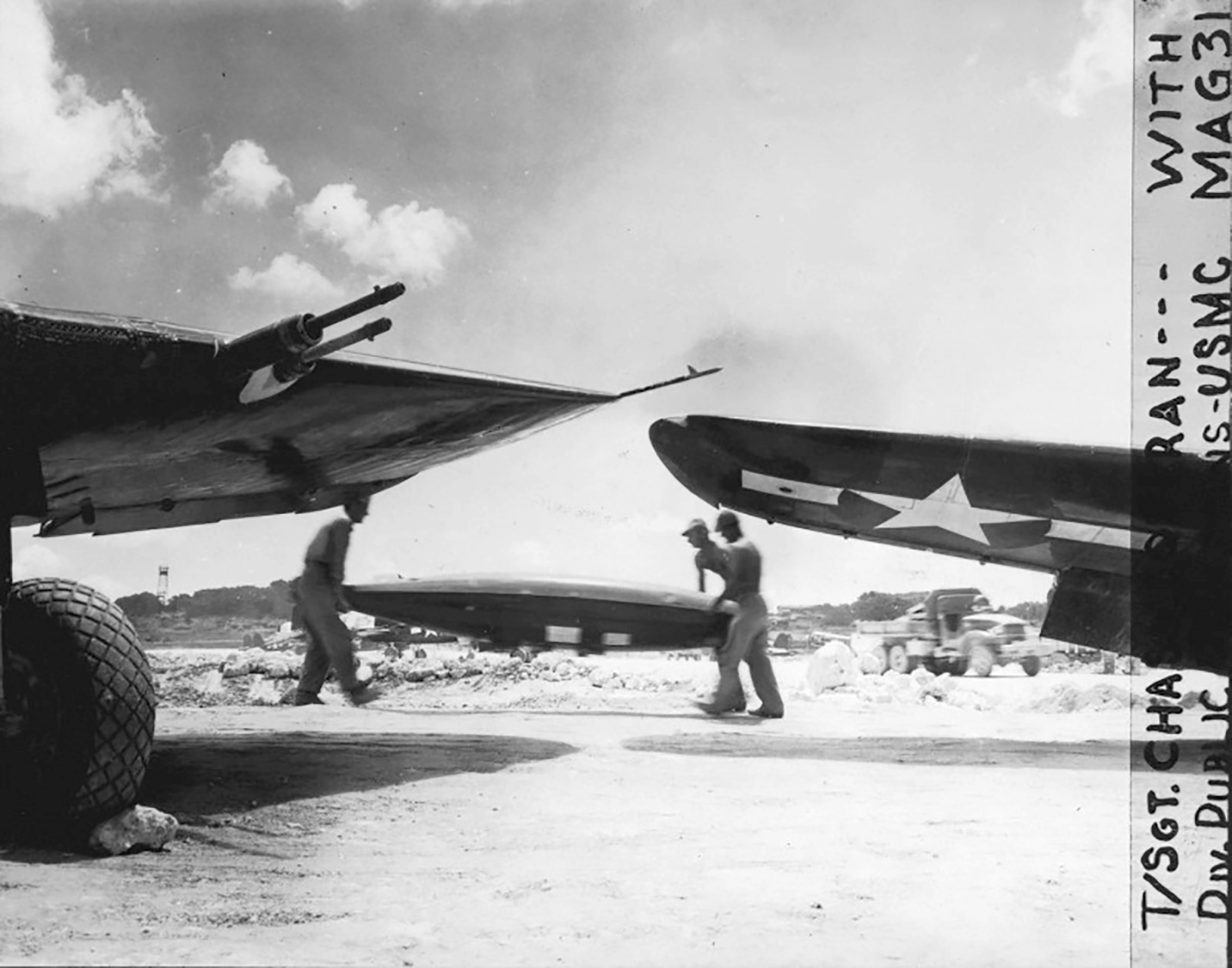 Vought F4U-1C Corsair MAG 3 replacing parts 01