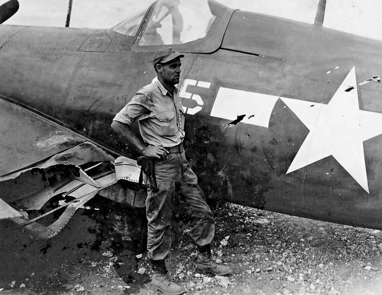 Vought F4U-1D Corsair MAG 22 White 35 Lt Col Thomas C Colt Ie Shima 1945 01