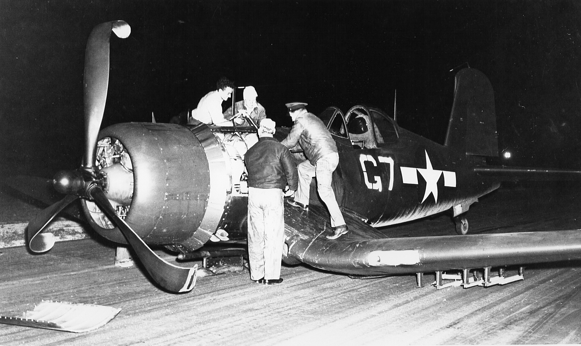 Vought F4U-1D Corsair VBF 152 White G7 landing mishap NAS Wildwood NJ 01
