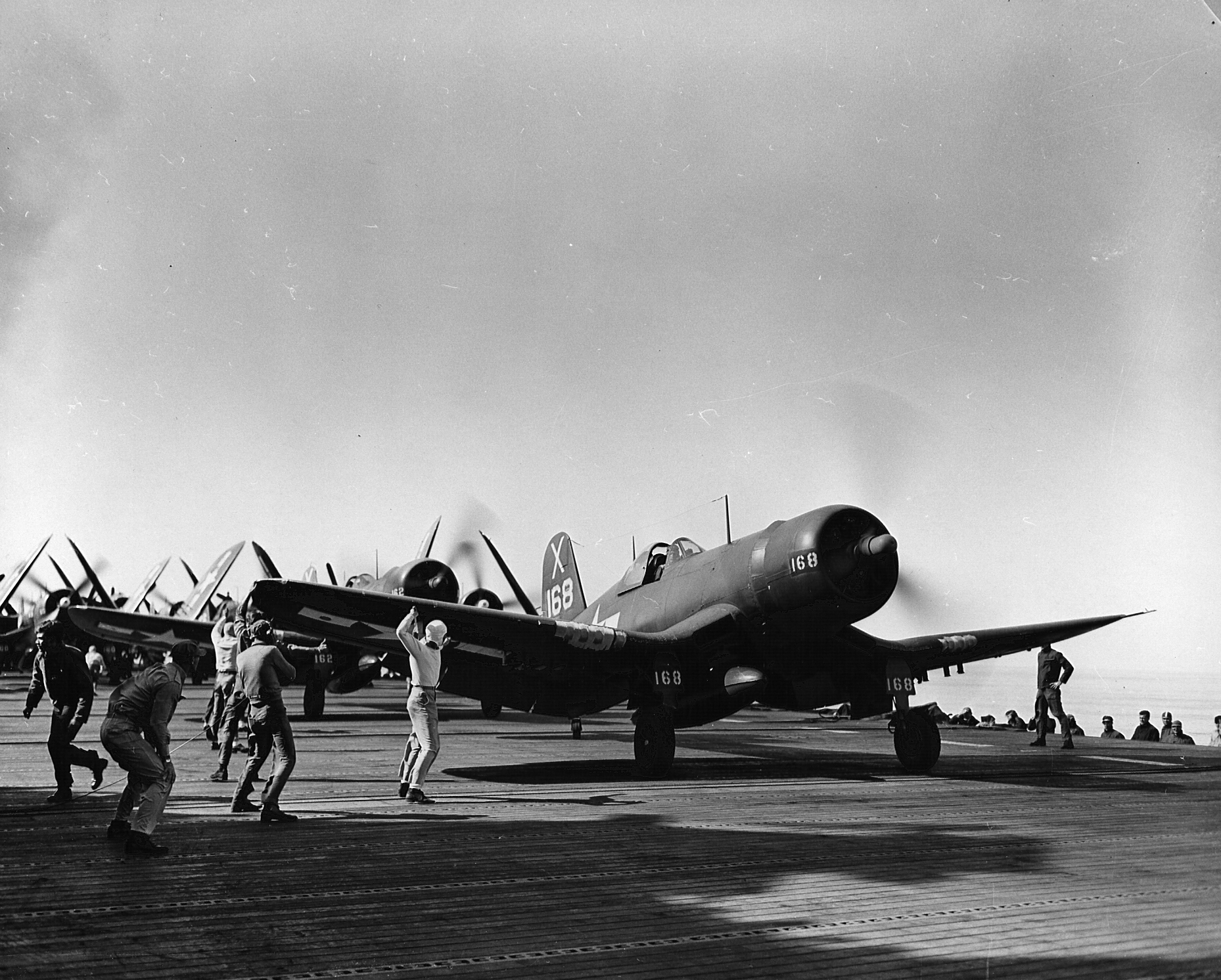 Vought F4U-1D Corsair VBF 86 White X168 ready to launch CV-18 USS Wasp 1945 01