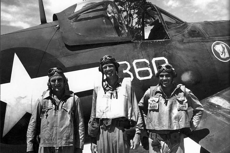 Vought F4U-1D Corsair VMF-115 White 360 played host to Charles Lindbergh 01