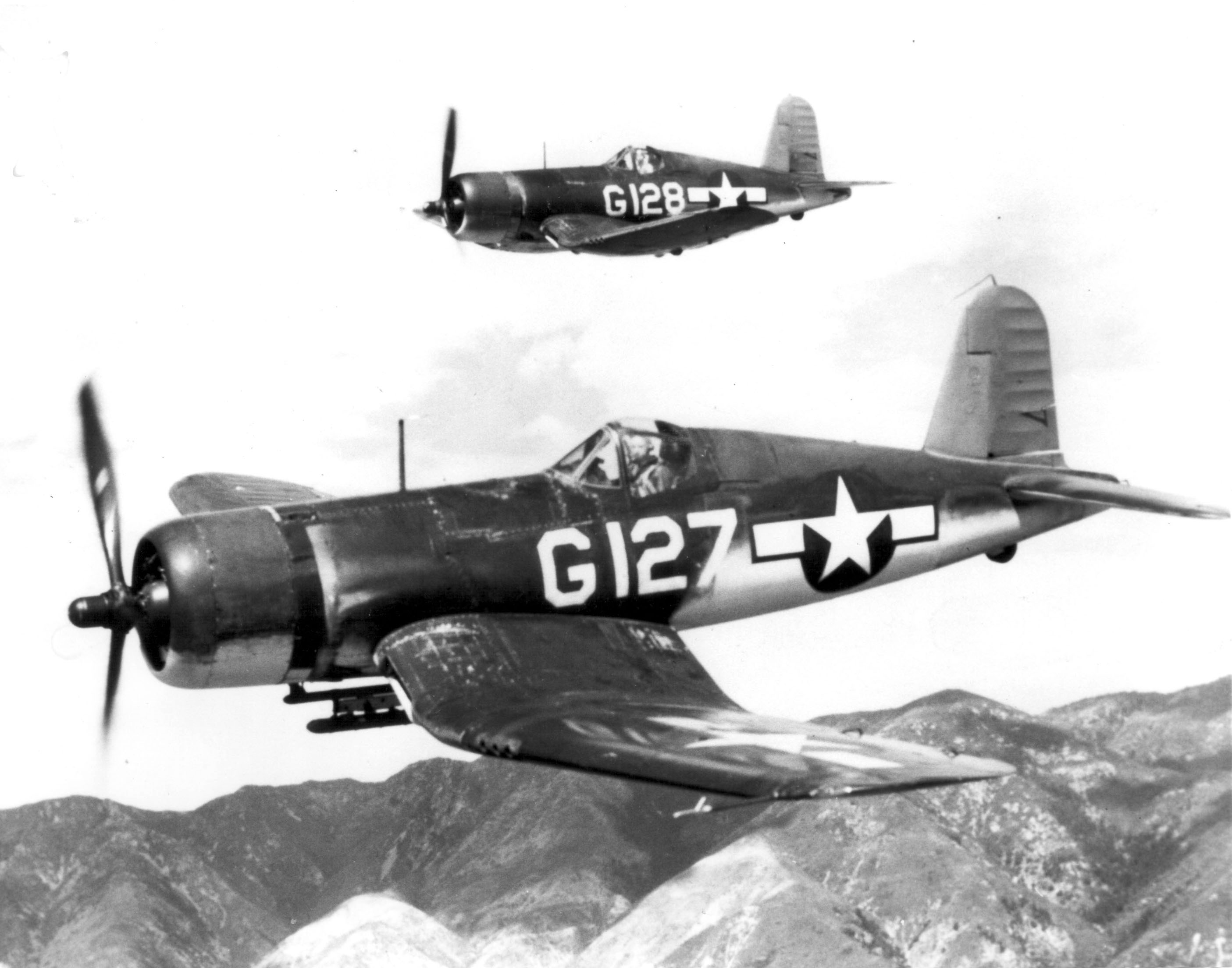 Vought F4U-1D Corsair VMF-121 Yellow G127 and G128 training at MCAS El Toro 2nd Nov 1944 01