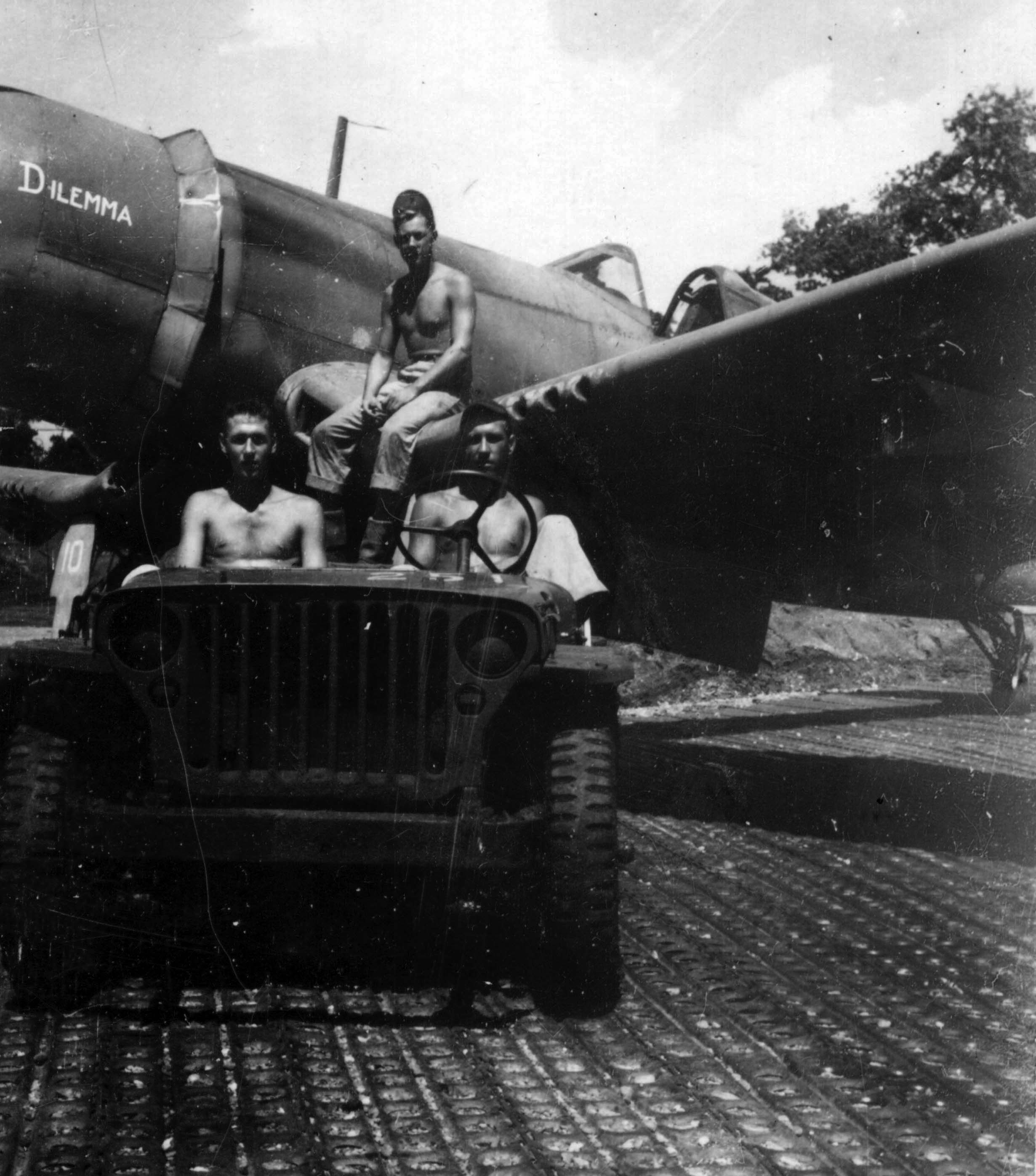 Vought F4U-1D Corsair VMF-251 White 10 named Dilemmaat Green Island 1944 01