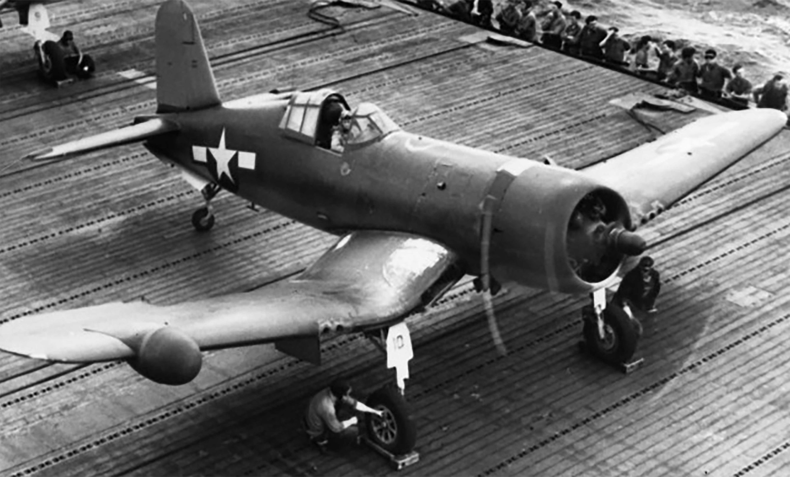 Vought-F4U-2-Corsairs-from-VMF(N)-532-on-board-CVE-92-USS-Windham-Bay-12th-Jul-1945-04.jpg