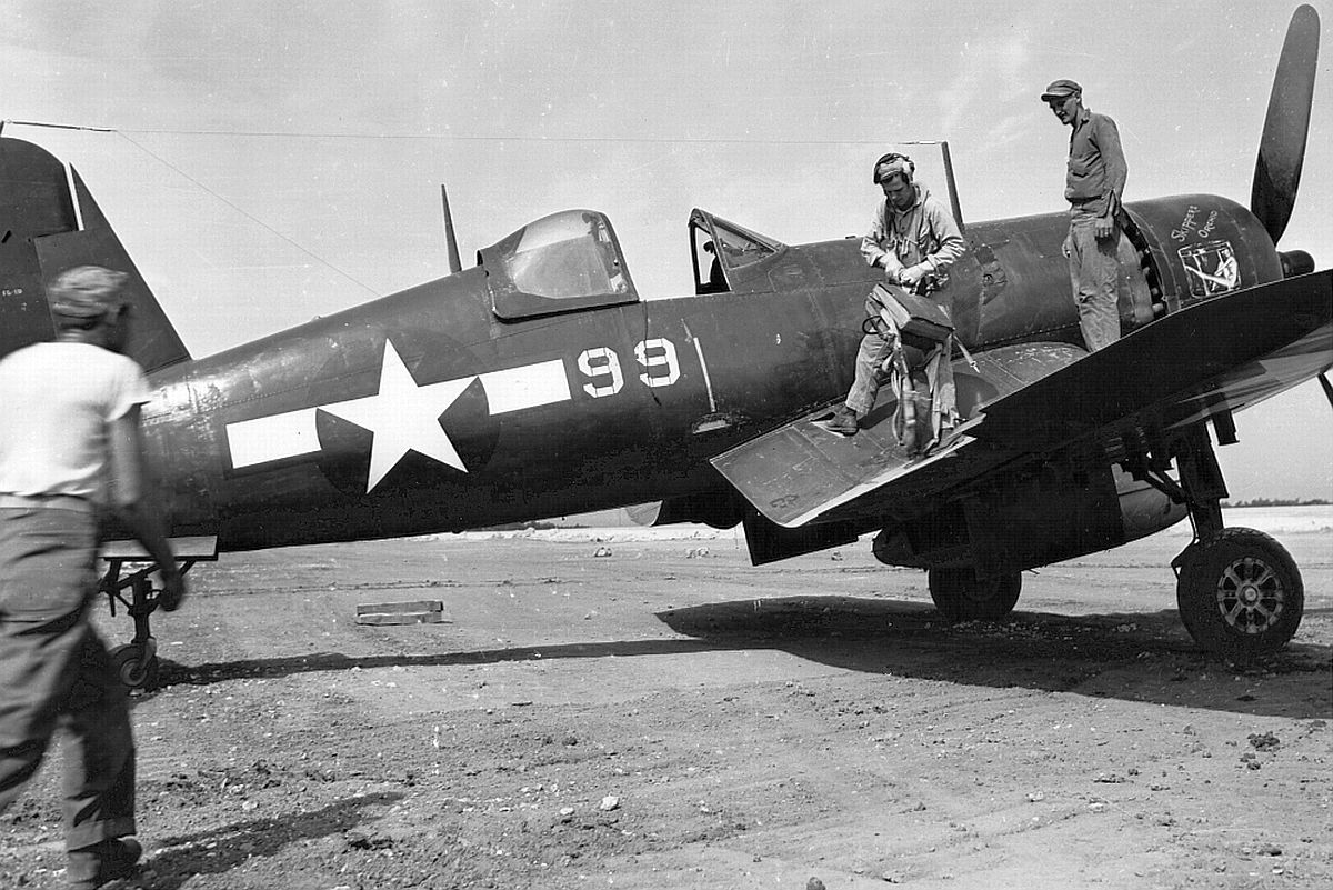 Asisbiz Vought F4U-1D Corsair MAG 22 HQSS 22 White 99 Asisbiz Vought F4U-1D Corsair MAG 22 HQSS 22 White 99