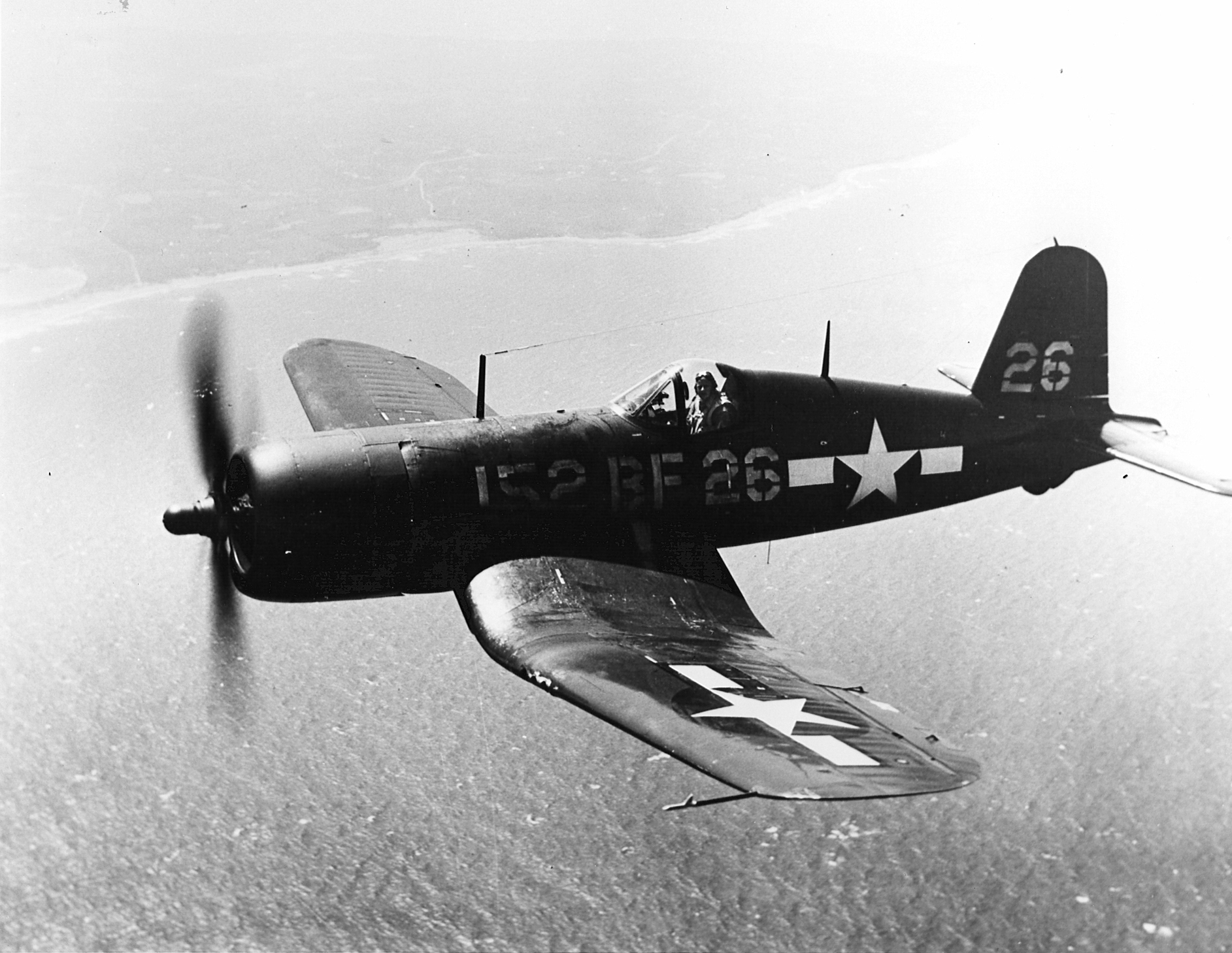 Vought-F4U-4-Corsair-VBF-152-White-152BF