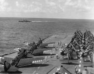Asisbiz Vought F4U 4 Corsairs VF 89 and SB2C 5 Helldiver VB 89 aboard CV 36 USS Antietam 1945 01