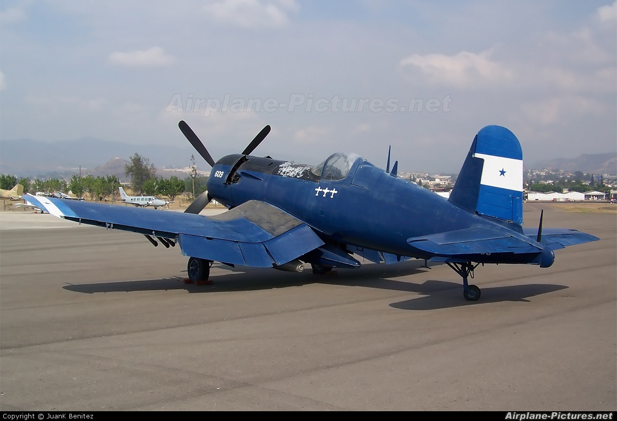 Vought F4U-5NL Corsair Fuerza Aerea Hondurena FAH 609 02