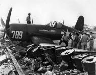 Asisbiz Vought F4U 4 Corsair NAS White 789 landing mishap BuNo 81789 NAB Sangley Point PI 19th Jul 1946 01