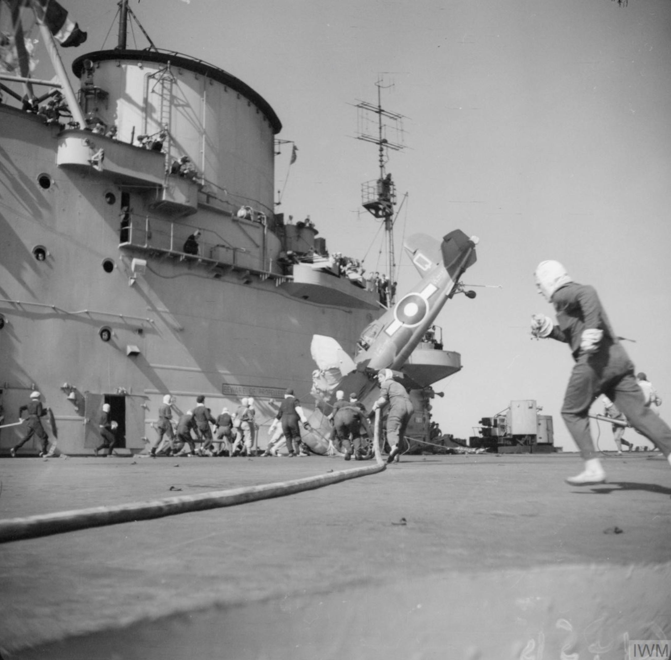 https://www.asisbiz.com/il2/Corsair/RN1830/images/Fleet-Air-Arm-1830NAS-Corsair-Q147-landing-mishap-aboard-HMS-Illustrious-13th-Apr-1945-IWM-A29272.jpg