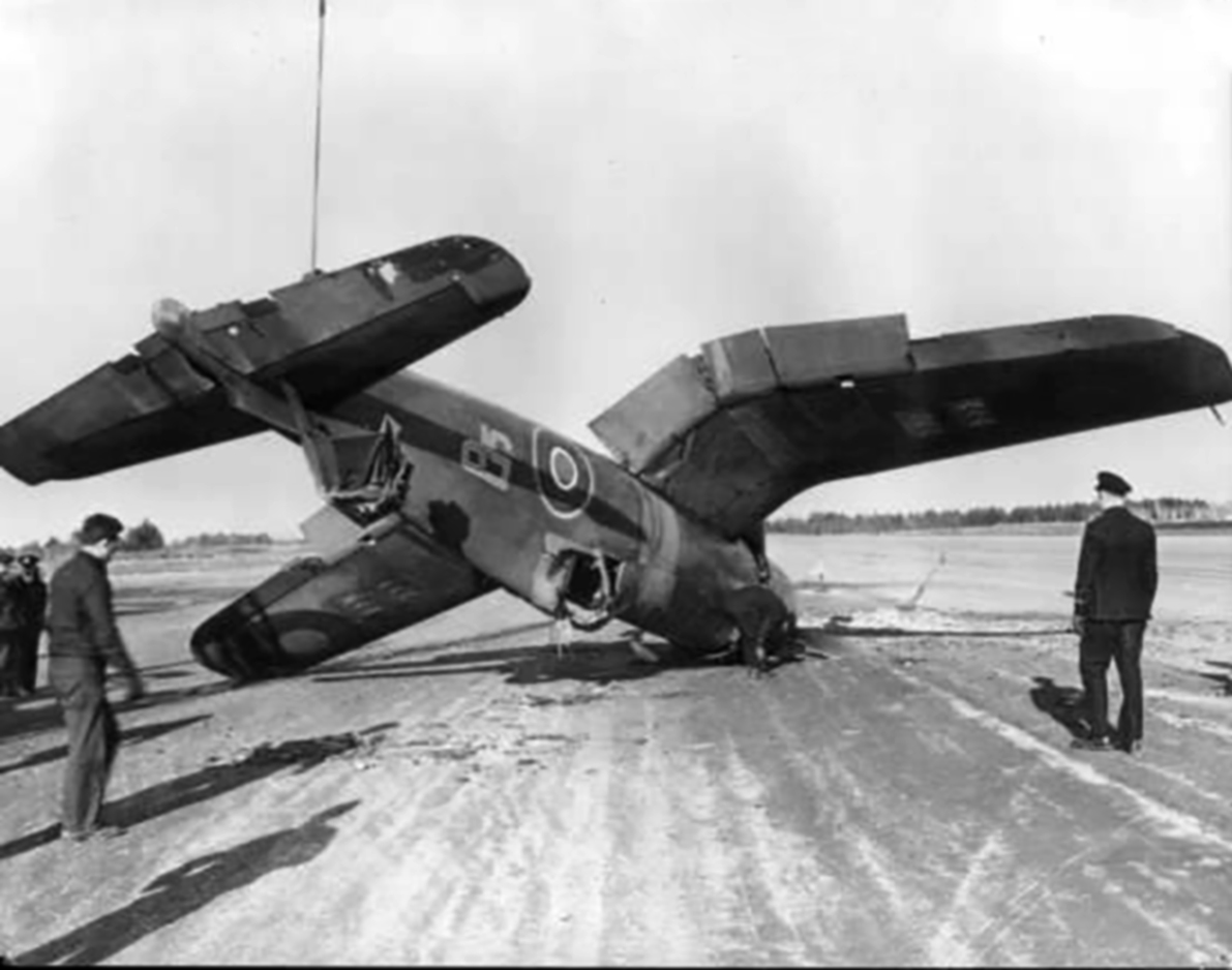 Fleet Air Arm FAA 1835NAS Corsair I Red 5P JT376 at NAS Brunswick Main Oct 1943 02
