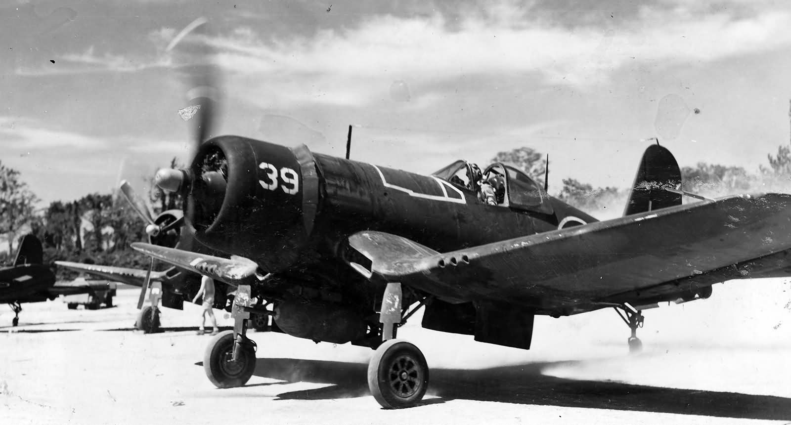 Asisbiz Vought F4U-1D Corsair RNZAF as NZ5439 19Sqn BuNo 50444 PO R Yelton  at Emirau 13th Dec 1944 01