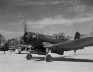 Asisbiz Vought F4U 1D Corsair RNZAF 2 Servicing Unit White 39 taxiing at Piva Bouganville 02