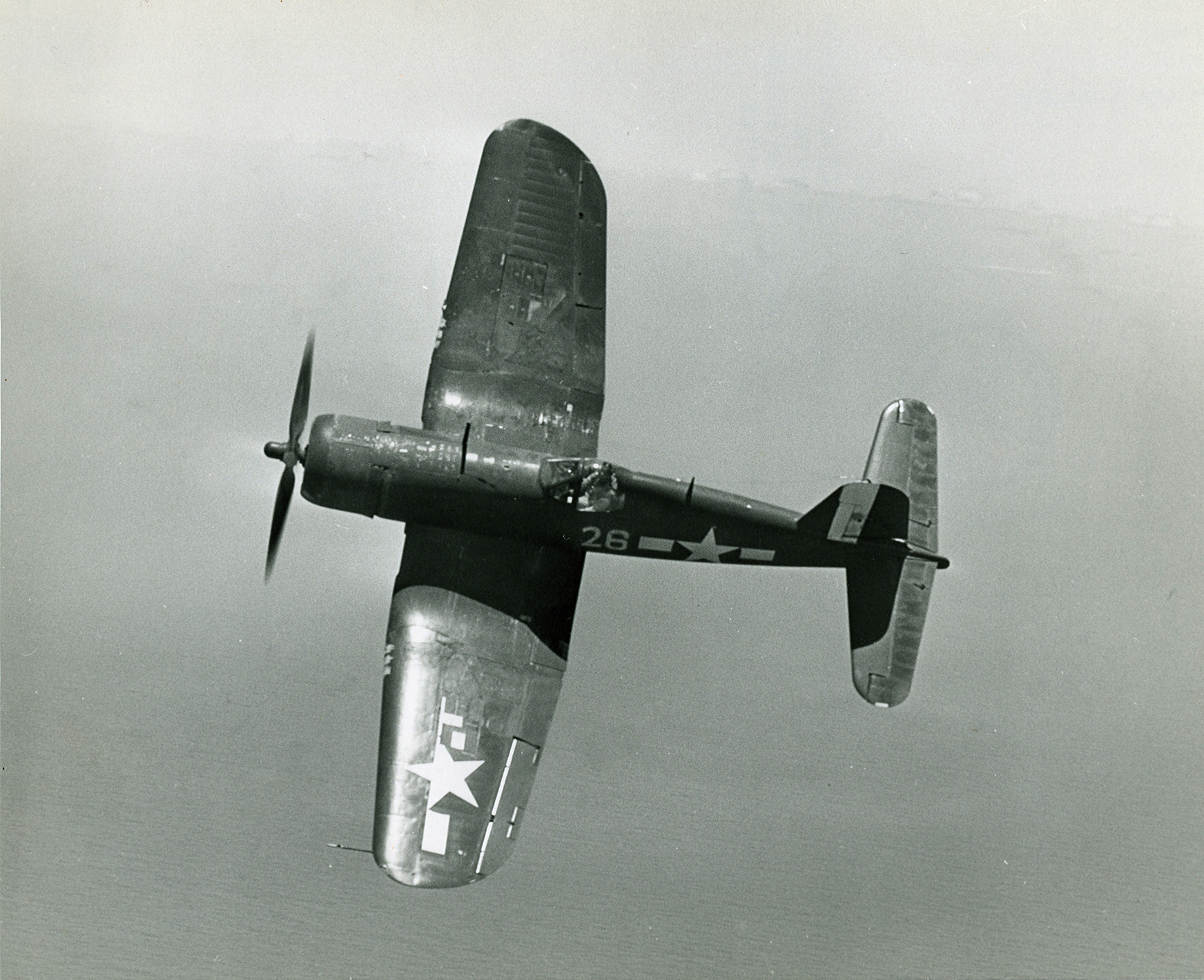 Vought F4U 1D Corsair VBF 10 White 26 CV 11 USS Intrepid 1945 04