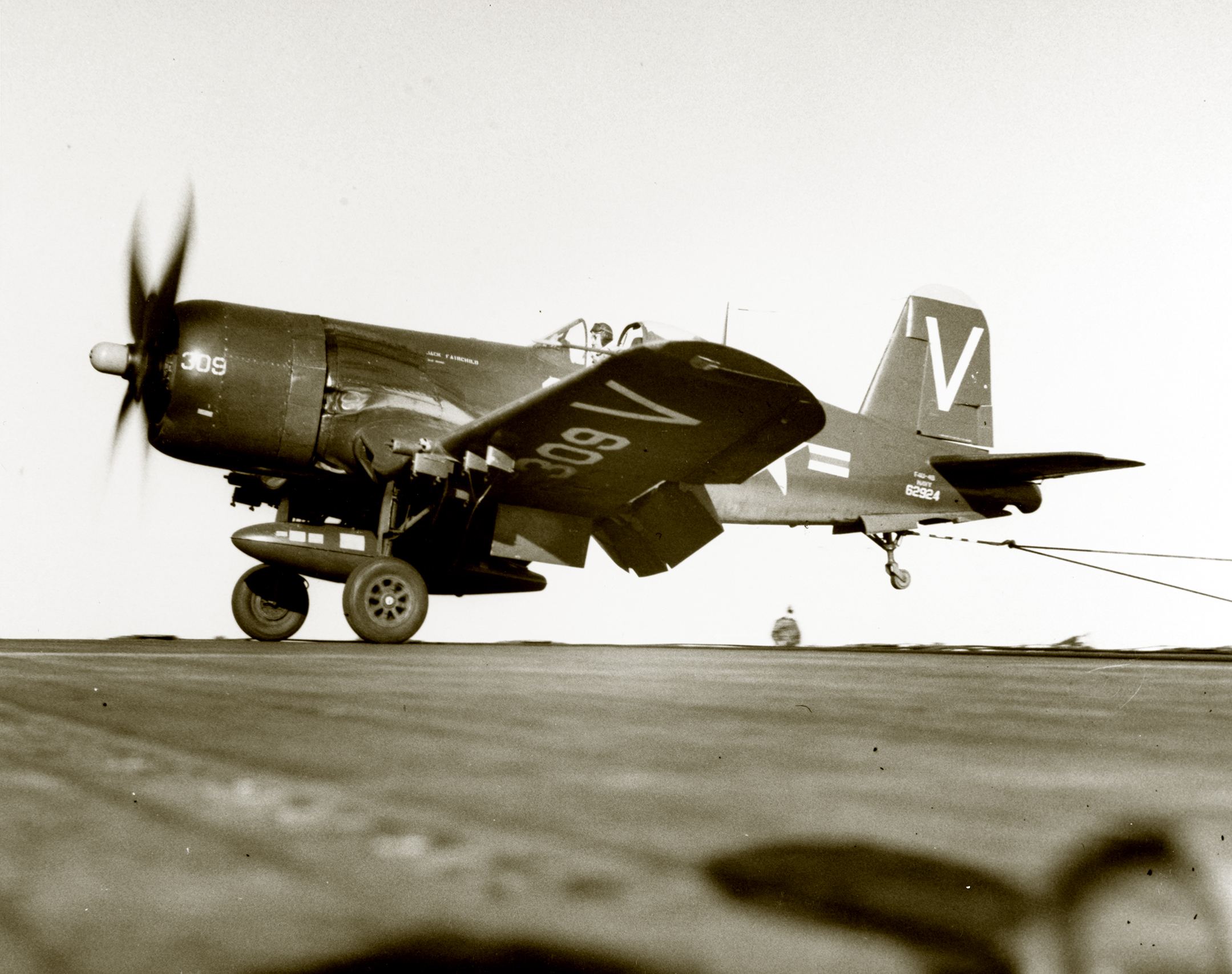 Vought F4U 4B Corsair VF 113 White V309 BuNo 62924 landing CV 47 Philippine Sea 7th Dec 1950 80 G 423961