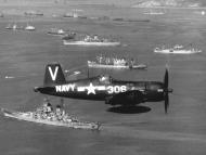 Asisbiz Vought F4U 4 Corsair VF 113 White V306 over USS Missouri Inchon harbor Korea 2nd Oct 1950 01