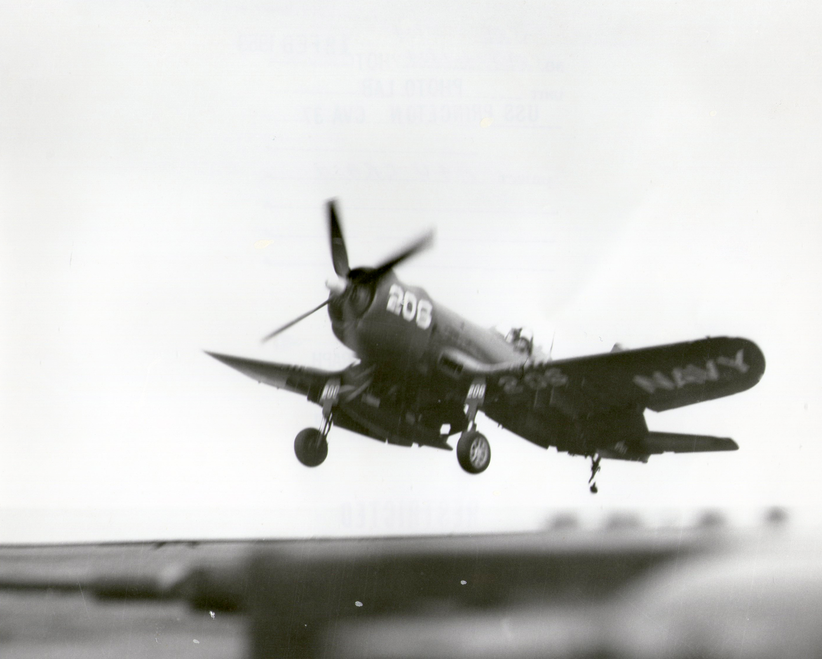 Vought F4U 4 Corsair VF 152 White H206 landing mishap series CV 37 USS Princeton 12th Feb 1953 02