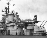 Asisbiz Vought F4U 4 Corsair VF 152 White H206 landing mishap series CV 37 USS Princeton 12th Feb 1953 01