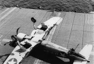Asisbiz Vought F4U 1 Corsair VF 17 White 17F24 landing mishap aboard CV 17 USS Bunker Hill July 1943 01