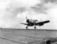 Asisbiz Vought F4U 1 Corsair VF 17White 17F10 landing aboard CV 17 USS Bunker Hill 11th July 1943 01