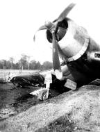 Asisbiz Vought F4U 1A Corsair VF 17 White 29 Ike Kepfords landing mishap Piva Strip Bouganville 02