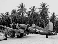 Asisbiz Vought F4U 1A Corsair VF 17 White 5 Tom TK Killefer 17656 maintenance Nissan Island Green Islands 6th Mar 1944 01
