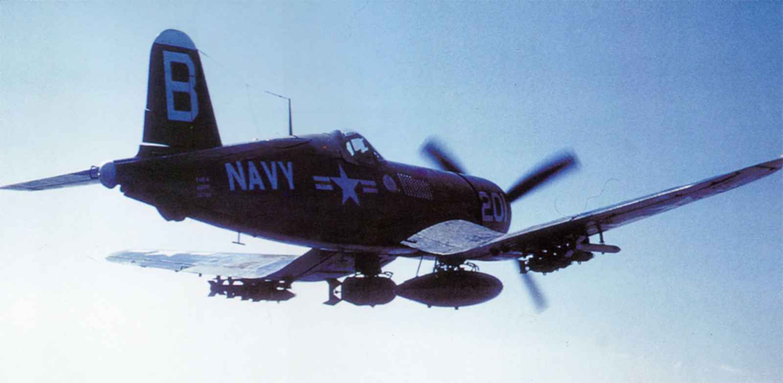 Vought F4U 4 Corsair CVG 19 VF 192 White B201 CV 37 USS Princeton 01